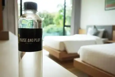 Pause And Play - 32