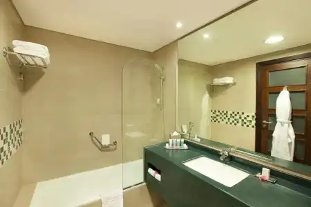 DoubleTree by Hilton Aqaba - 52