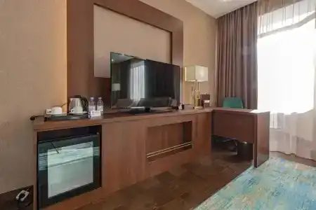 Best Western Plus - 77