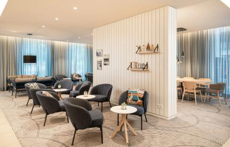 Hampton by Hilton - 13