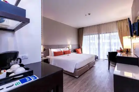 Deevana Plaza Phuket - 4