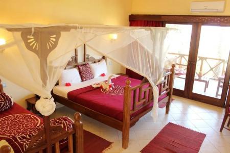 Uroa Bay Beach Resort - 3