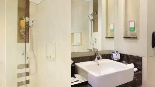 Holiday Inn Bandung Pasteur by IHG - 9