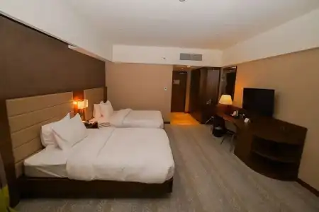 The Grand Lux - 32