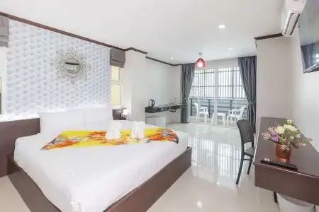 The Chic - 11