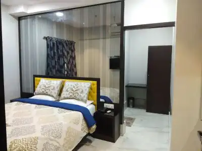 Golden Apple Boutique - 2