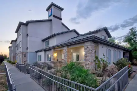 Studio 6 Bakersfield, CA - 13