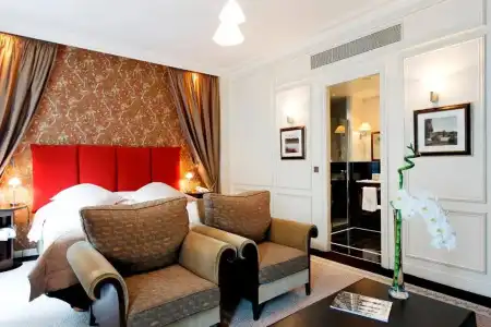 La Tremoille Paris - 72