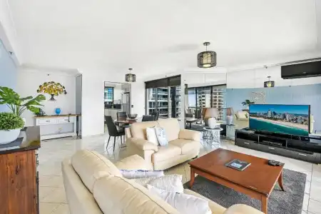 Surfers Century Oceanside Apartments - 112