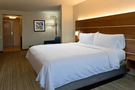 Holiday Inn Express & Suites Fresno South by IHG - 37