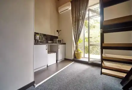 Mezzanine White - 46