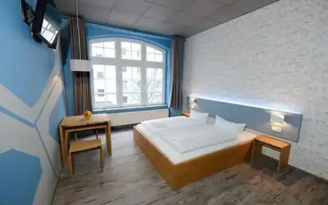 Singer109 & Hostel - 7