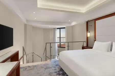 Ramses Hilton - 13