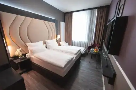 PLAZA Premium - 102