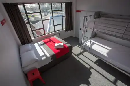 Urbanz - Hostel - 63