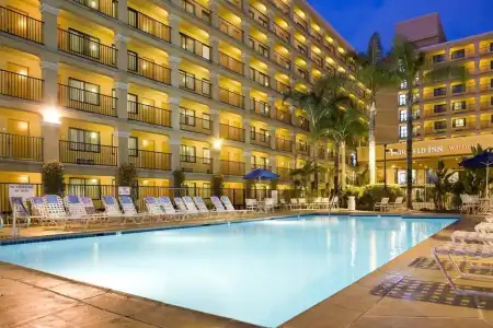 Fairfield by Marriott Anaheim Resort - 14