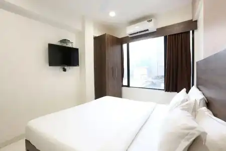 Kamran Residency - Near US Embassy - 47