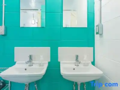 Seawall Hostel - 66