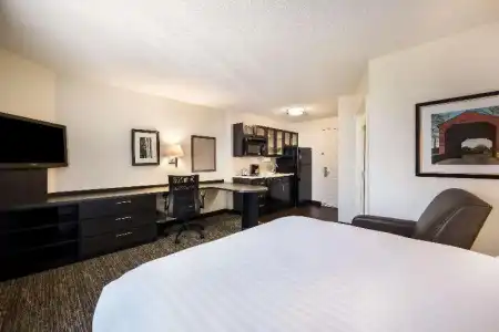 Sonesta Simply Suites Garden Grove Anaheim - 36