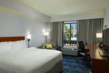 Courtyard by Marriott Old Town - 26