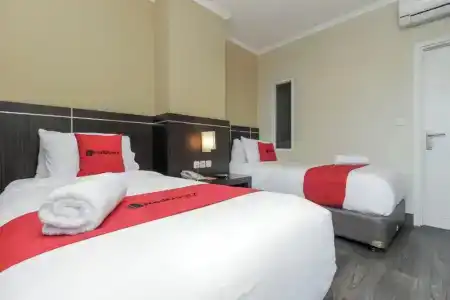 RedDoorz Plus @ Thamrin - 33
