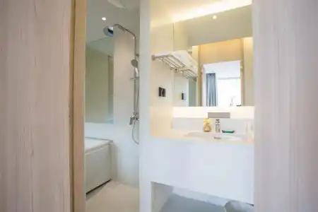 Balcony Seaside Sriracha & Serviced Apartments (SHA Extra Plus) - 170