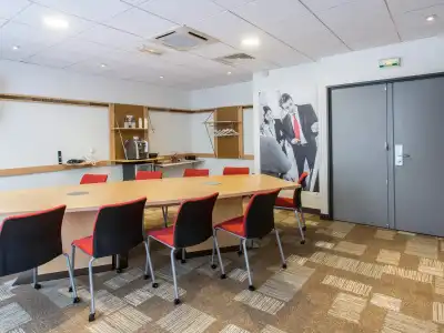 ibis Bourges - 18