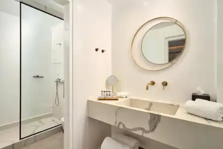 Alleys All-Suite & Spa - 205