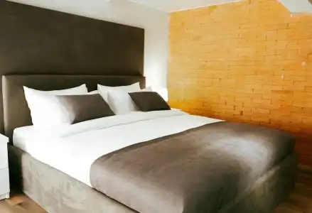 Luxury Inn - 80