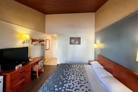 Econo Lodge Motel Village - 53