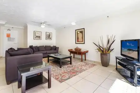 Surfers Century Oceanside Apartments - 75