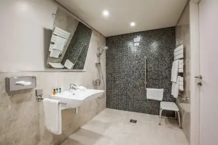 Crowne Plaza Bucharest by IHG - 7