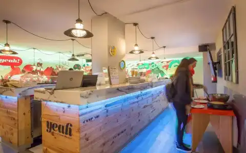 Yeah Barcelona Hostel - 10