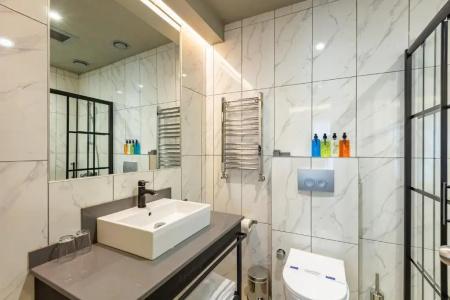Seraglio & Suites - 82