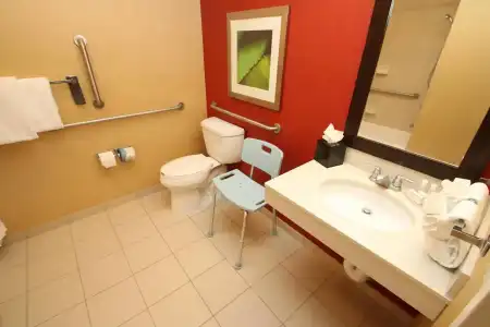 Courtyard Chesapeake Greenbrier - 8