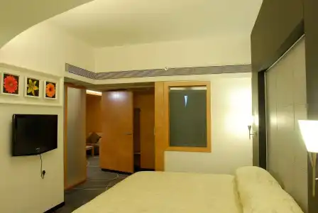 Peninsula Grand - 5