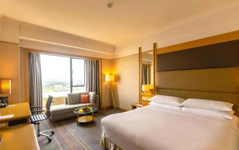 Renaissance Riverside Saigon - 99