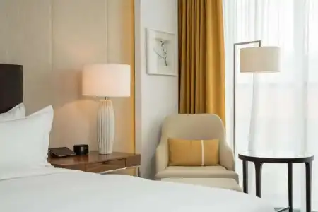 Hilton - 25