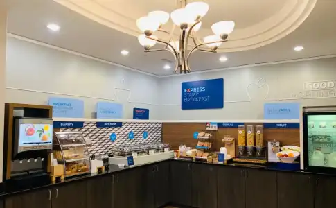 Holiday Inn Express & Suites Calgary by IHG - 10