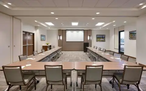Hyatt Place Anchorage Midtown - 14