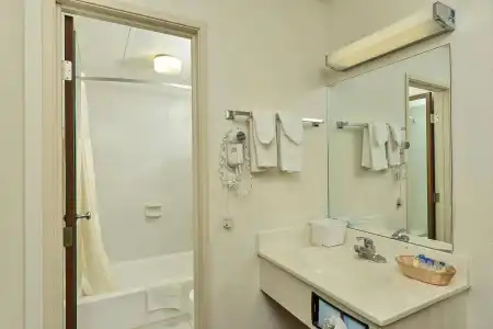 Americas Best Value Inn Omaha - 9