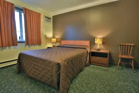 Bowmont Motel - 75