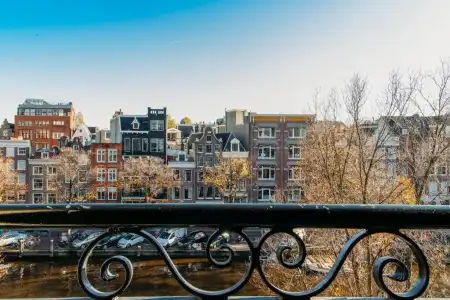 Ambassade - 127