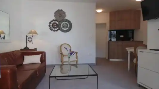 Refresh Boutique Apartments - 201