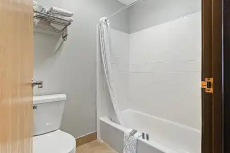 Best Western Ambassador Inn & Suites - 70