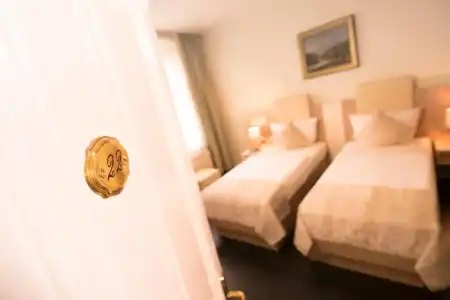 Carlton Mayfair - 21