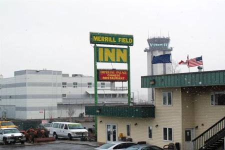 Merrill Field Inn - 8