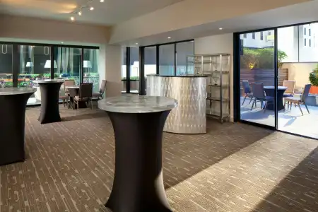 Sheraton Grand Los Angeles - 36