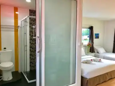 J Holiday Inn - 73
