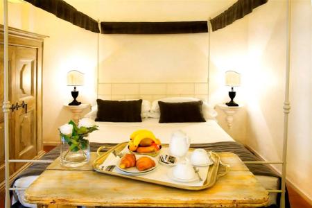 J and J Historic House - 3